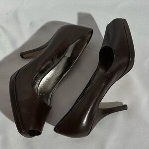 Brown Peep Toe Kitten Heels🤎